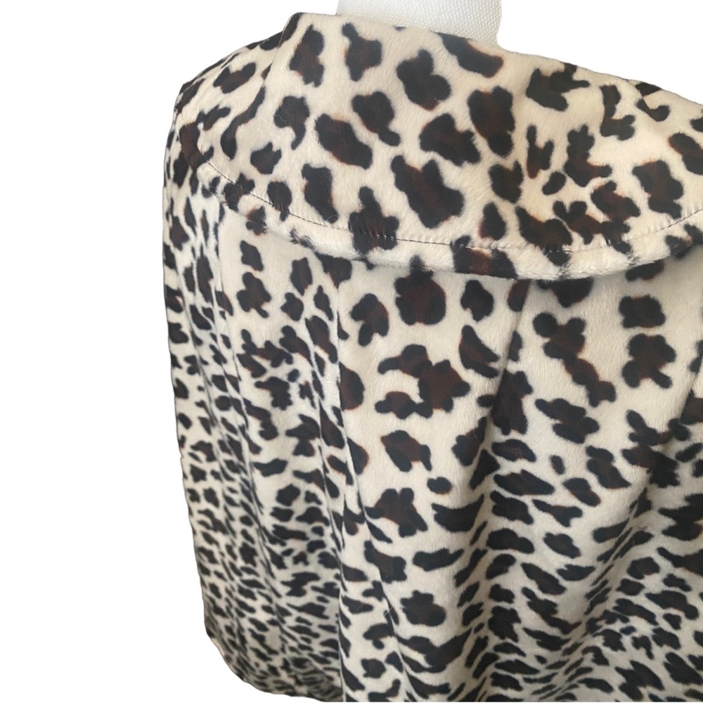 Cheetah Leopard Fleece Cape with a satin emerald green lining Size XL - Picture 12 of 12